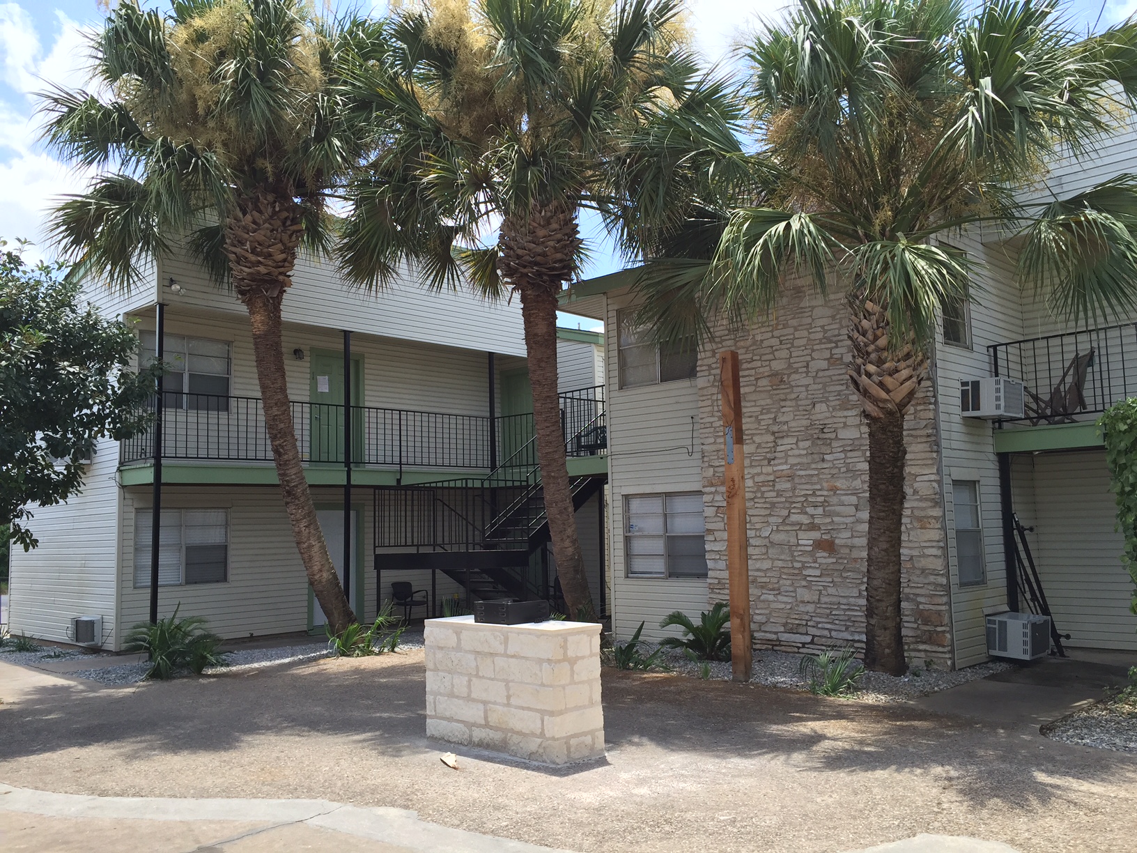 Palm Gardens Local Austin Apartments